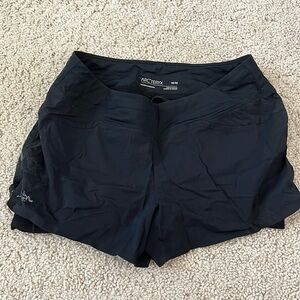 Arc’teryx women’s run shorts biker shorts built in